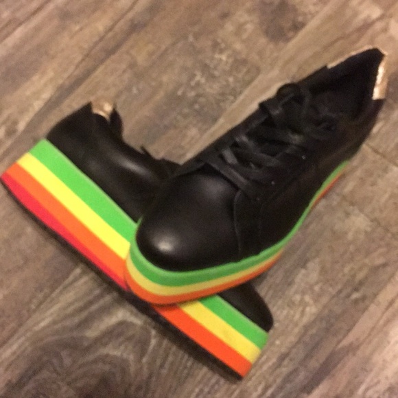 Very Volatile Juke Box - Picture 1 of 10